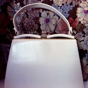 Classic White Kelly Bag Flirty Pinup Details